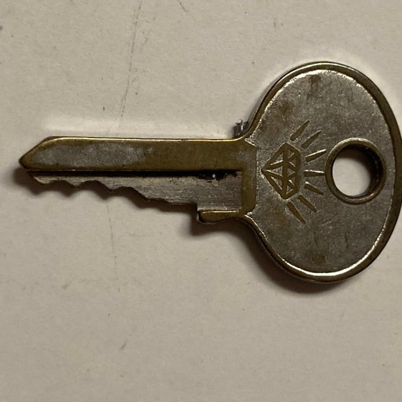 Vintage Heavy Duty Diamond Brand Padlock Lock - Picture 9 of 12